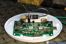 ubiquiti-unifi-uap-pro-inside-with-serial-debug-connected-sideview.webp